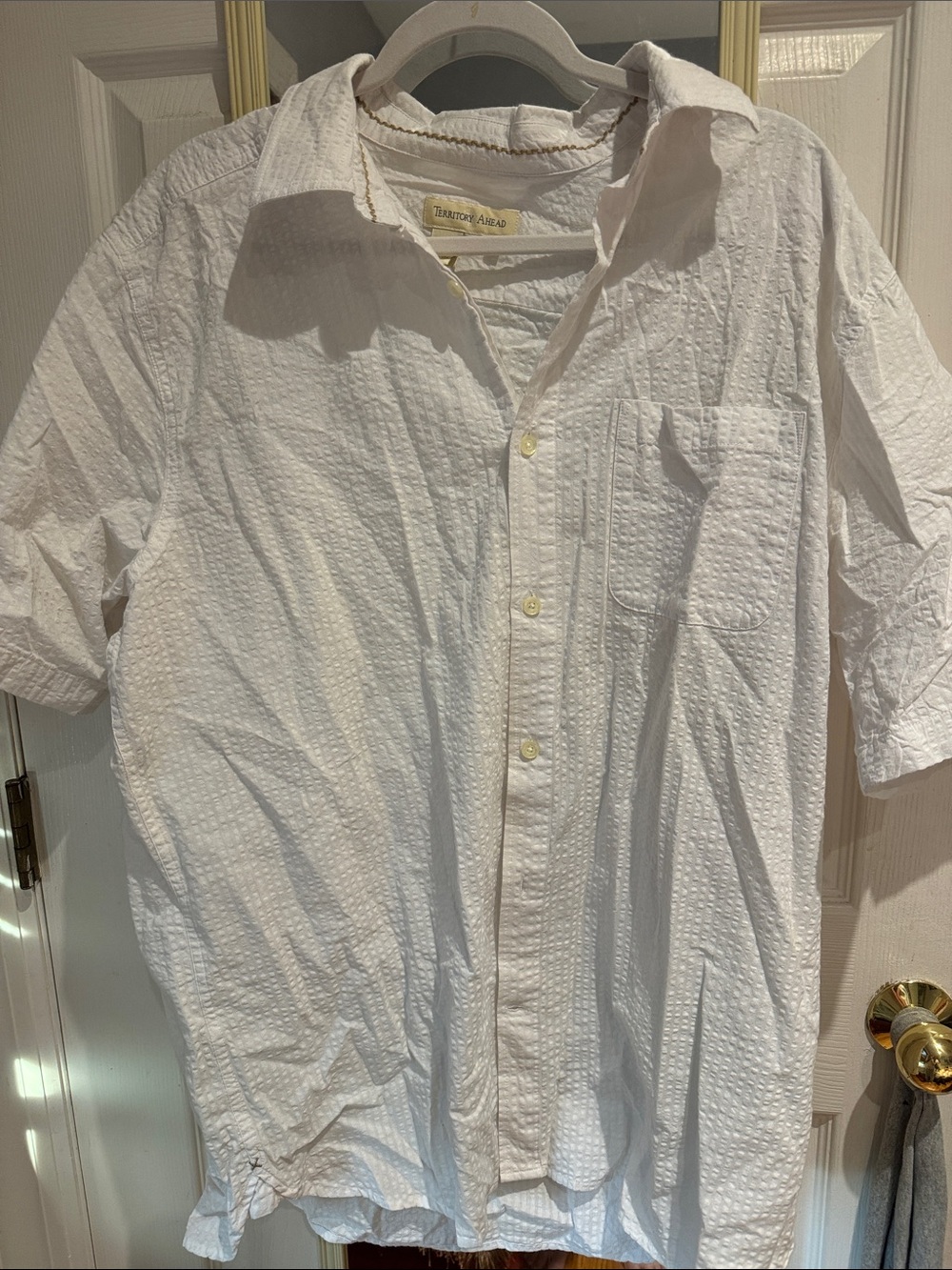 The Territory Ahead White Textured Seersucker Short-Sleeve Button-Down Shirt